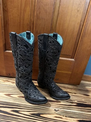 Botas Corral MUJER 8 Negras FLORALES Incrustaciones y Tachuelas PUNTERA CORTA 15" ALTO A3589 Foto 1 de 4