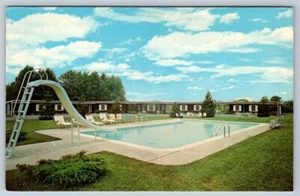 Piscina, Whispering Winds Motel, Auburn New York, postal cromada vintage - Imagen 1 de 2