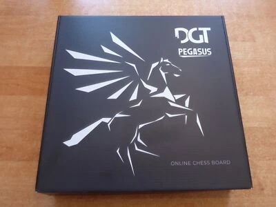 DGT Pegasus Online Chess Board mit Figuren Bluetooth Sensorbrett NEUWARE - Bild 1 von 3