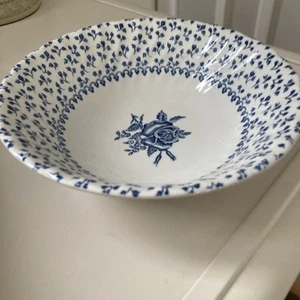 Royal Victoria Rose Bouquet Bowl - Picture 1 of 4