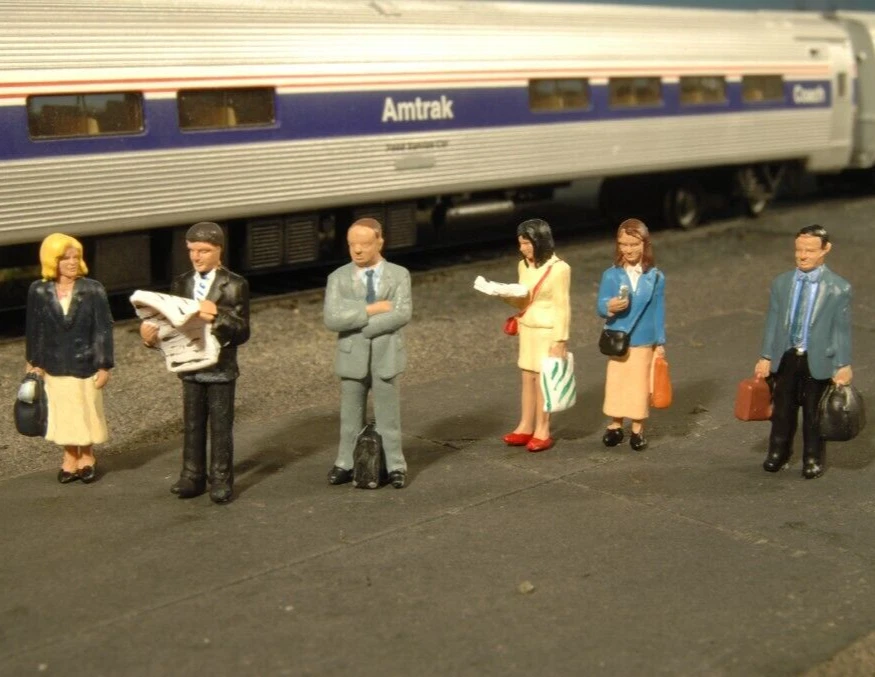 Bachmann HO Scale ~ New 2025 Standing Platform Passengers People Figures ~ 33110 - Image 1 of 1