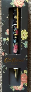 Pluma recortada a punta de bola Cath Kidston diseño floral azul marino - Imagen 1 de 2