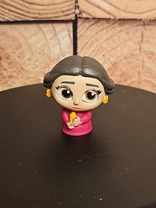 ITEM PICTURED Alma Madrigal Disney Doorables Pixel Perfect Minifigurine - Picture 1 of 6