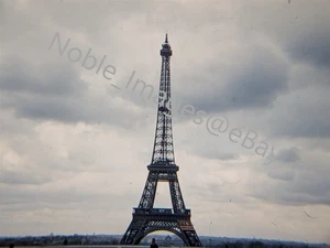 1954 Paris Street Scene Eiffel Tower France Red Kodachrome 35mm Slide - Picture 1 of 3