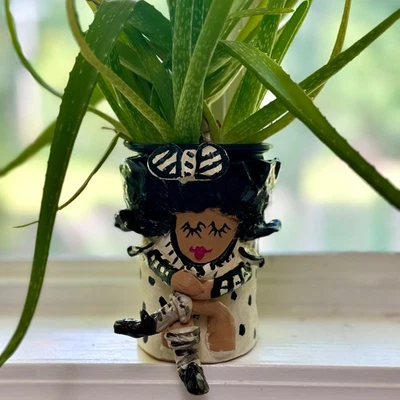 Керамическая ваза ручной работы девочка с бантом уникальная ваза антропоморфное народное искусство 6 дюймов - Изображение 1 из 4