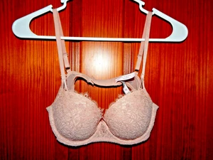 SUJETADOR VICTORIA'S SECRET DREAM ANGELS FORRADO ROSA DEMI, CON AROS, TALLA 34 B - Imagen 1 de 3