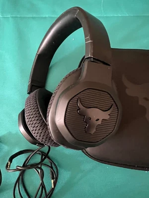 Famous pair: JBL Wireless Project Rock Wireless Over-the-Ear-Headphones - Image 1 of 4