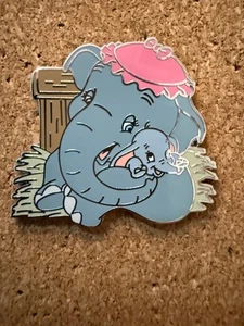 Disney Parks Pin - Hugs Mystery Serie - Dumbo und Mrs. Jumbo - Bild 1 von 1