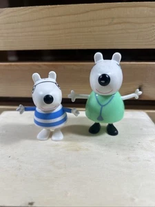 2 Stück DR. Mama Eisbär & Penny Eisbär Peppa Pig Eltern-Kind Figuren - Bild 1 von 5