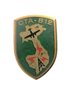 INSIGNE EMAIL LA CTA 812 EN E.O (COMPAGNIE DE TRANSMISSIONS DE L'ARMEE DE L'AIR) - Picture 1 of 2