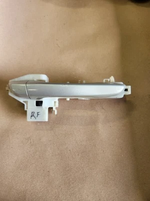 Manija de puerta delantera derecha Hyundai Elantra 2017-2020 beige mineral con OEM Foto 1 de 4