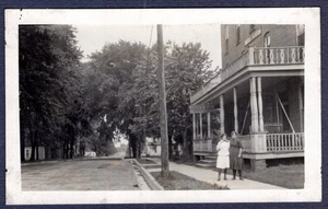 RPPC Hotel Newton 2 Girls Indiana Vintage 1920 Echtfoto Postkarte - Bild 1 von 2