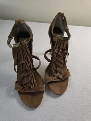 Dolce Vita Tacones con Flecos con Tirantes Marrón Gamuza Talla 7 Mob Wives Coqueta Romántica  Foto 1 de 4