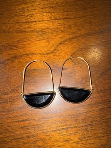 Pendientes MELANIA CLARA Media Luna Cristal Negro Colgante Tono Dorado. - Imagen 1 de 3