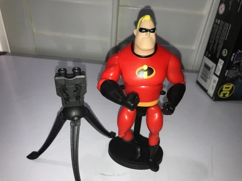 Disney / Pixar The Incredibles Mr. Incredible Action Figure [6 Inch] READ Cover