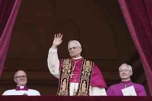 Pope Robert Francis Prevost Leo XIV Waving ULTRA PREMIUM PRINT 1st US Pope EVER - Picture 1 of 1