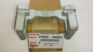Original FABRICANTE DE EQUIPOS ORIGINALES Toyota 47822-06052 LH Soporte Pinza Freno Trasero 08-11 Avalon Camry - Imagen 1 de 1