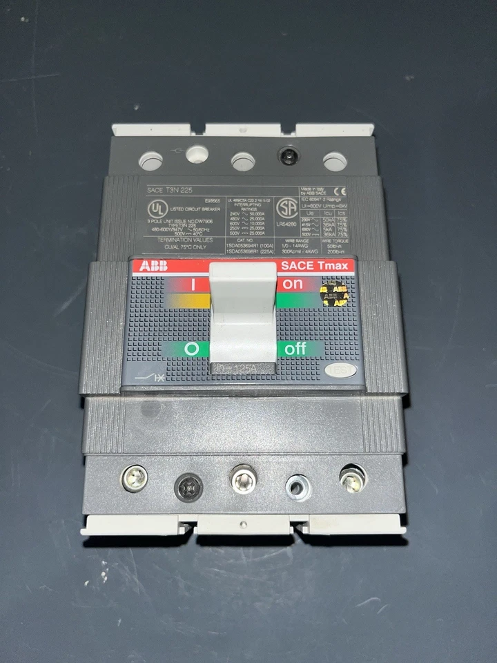 Disyuntor de caja moldeada ABB SACE T3N 225 TMAX 3P 125A 347/480-600V-AC Foto 1 de 4