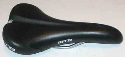 Сиденье велосипедное седло WTB ширина 5,5 дюйма длина 10,5 дюйма черное пенополиуретан хорошее состояние товара - Изображение 1 из 4