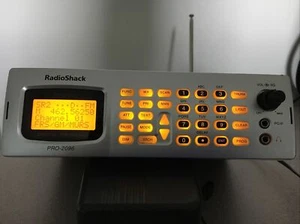 RADIO SHACK PRO-2096 SCANNER DE TRUNKING NUMÉRIQUE POLICE FIRE EMS DERNIER FIRMWARE - Photo 1/12