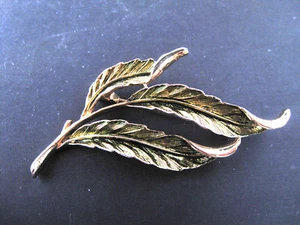 Vintage Gold Tone Leaf Design Brooch Badge - Picture 1 of 7