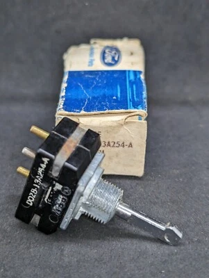 NUEVO DE LOTE 1970 FORD MUSTANG MACH 1 LÁMPARA DEPORTIVA INTERRUPTOR DE LUZ DE CONDUCCIÓN ANTINIEBLA D0ZZ-13A254A Foto 1 de 4