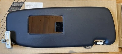 Parasol clásico Saab 900 con espejo. Lado derecho (NOS) Foto 1 de 3