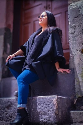 Luxury Baby Alpaca Samay Cape Coat – Soft, Warm, Elegant Women’s Wrap Poncho - Image 1 of 4