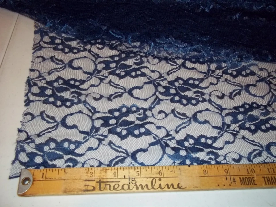 3-5/6 码 64 英寸宽漂亮海军蓝花卉花边多层面料 6.50 美元红宝石色 — 第 1/1 张图片