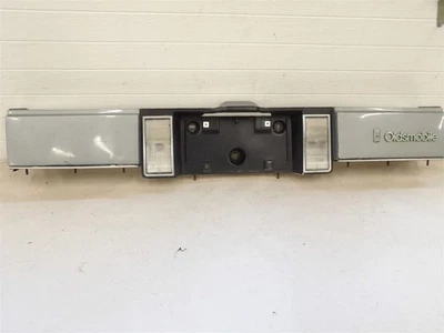 Luces de marcha atrás del panel trasero de la carrocería Oldsmobile Cutlass Ciera 1982-1984 Foto 1 de 4