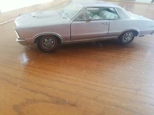 Danbury Mint Maßstab 1:24 1965 Pontiac GTO sehr detailliert & limitiert lila - Bild 1 von 4