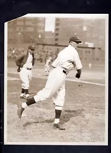 Hal Carlson pitching action 1926 Press Photo Philadelphia Phillies - Picture 1 of 2