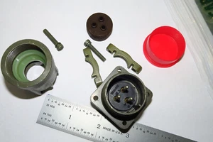 Amphenol MS3100E20-3P 3-Contact Circular Connector MALE PLUG NEW - Picture 1 of 5