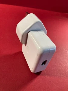 Original UK Apple Ladegerät ITE 4T1B E131881 - ohne Kabel - einige Spuren, aber sehr guter Zustand - Bild 1 von 10