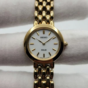 Reloj de cuarzo solar redondo tono dorado Seiko para dama V114-0AE0 - Imagen 1 de 17