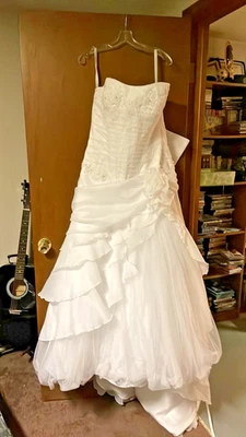 Alfred Angelo Wedding Dress Style 2177C size 16 - Image 1 of 4
