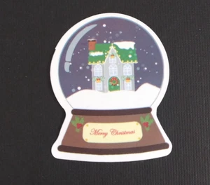 Adesivo globo di neve casa decorato natalizio 2,25" x 1,75" (AA) - Foto 1 di 2