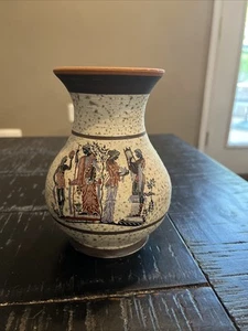 Jarrón pequeño de arcilla con motas de obras de arte de estilo romano - Imagen 1 de 9