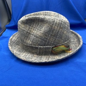 Cappello vintage JC Penney lana marrone Fedora con piuma - taglia 7 1/4 - 7 3/8 - Foto 1 di 5
