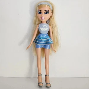 Muñeca Bratz Ooak única en su clase Cloe pintura facial y ropa loca a mano - Imagen 1 de 6