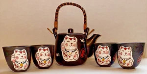 Juego de tetera y tazas negras Ebros Japanese Maneki Neko Lucky Charm Cat sirve 4 - Imagen 1 de 17