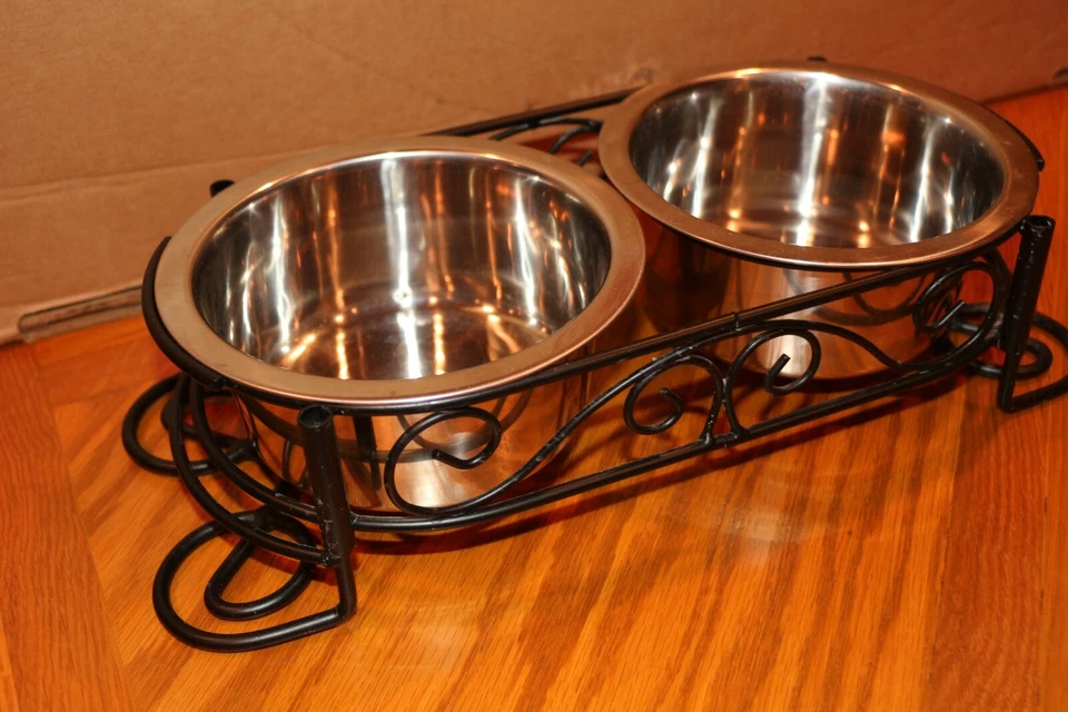 'SPOT' DOBLE COMIDA PARA MASCOTAS AGUA TAZONES INOXIDABLES CON SOPORTE 5-3/8"D 2-1/2"T Foto 1 de 1