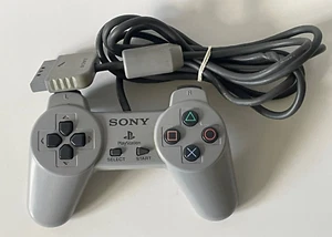 Controlador con cable gris Sony PlayStation 1 PS One modelo SCPH-1080 oficial/FABRICANTE DE EQUIPOS ORIGINALES excelente - Imagen 1 de 6