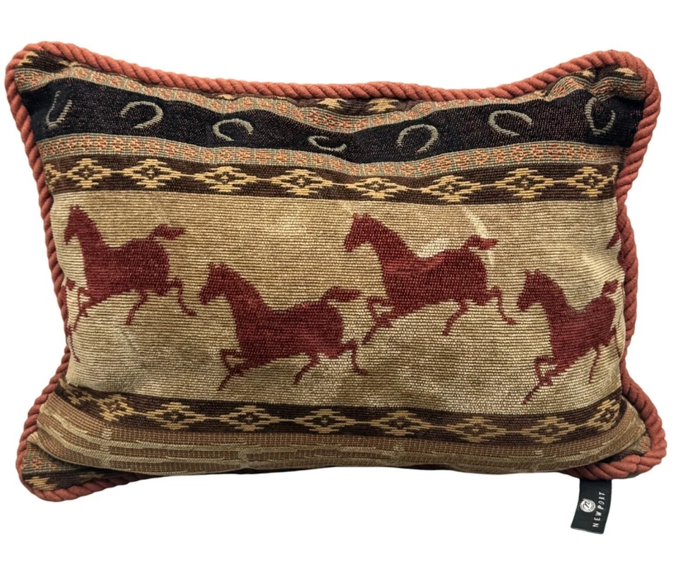 Almohada decorativa temática caballo rectángulo occidental EE. UU. por Newport LEER Foto 1 de 4