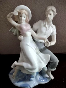 Vintage Porcelain Figurine Man & Woman Frolicking in Water at The Beach - Picture 1 of 10