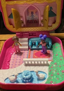 POLLY POCKET 2018 Pink PRINCESS Castle COMPACT Playset W/ 2 Rare AA Micro DOLLS - Bild 1 von 10