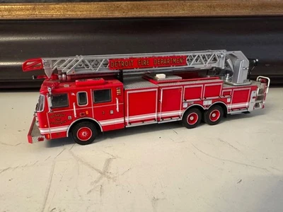 Code 3 #12917 Pierce Detroit Fire Ladder 1:64 - Image 1 of 2