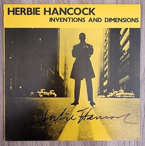 Álbum de vinilo firmado por Herbie Hancock Invenciones y dimensiones Jazz RAD - Imagen 1 de 2