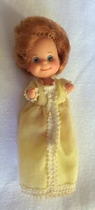 Sunshine Family 1973 Vintage Bebé Bebé Muñeca Vestido Ropa Pelo Rojizo Ojo Azul - Imagen 1 de 5