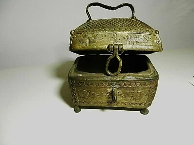 Antigua caja con patas con bisagras de bronce cera perdida Dhokra Orissa, India-artista firmada Foto 1 de 4